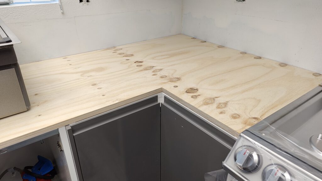 Plywood for the countertop